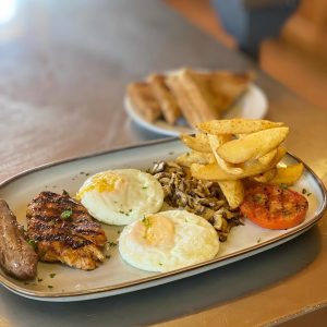 385075252_122102687678068725_6245717452125686319_n